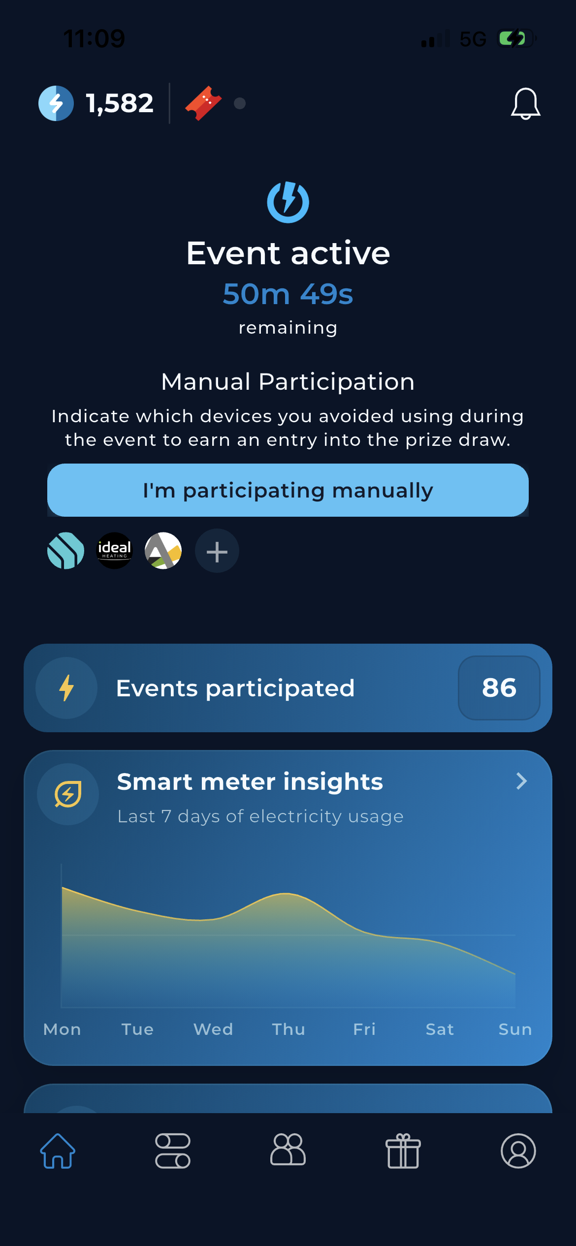 Screenshot of the Equiwatt app showing an active energy-saving event with time remaining, total events participated in (86), and smart meter insights displayed as a usage graph.